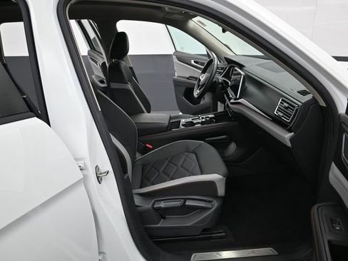 Used 2024 Volkswagen Atlas Peak Edition SE AWD/4WD image 36