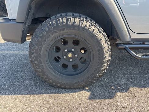 Used 2015 Jeep Wrangler Unlimited Rubicon w/ Connectivity Group AWD/4WD image 9