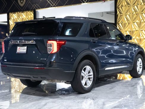 Used 2023 Ford Explorer XLT AWD/4WD image 9