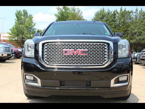 Used 2017 GMC Yukon XL Denali w/ Open Road Package image 10