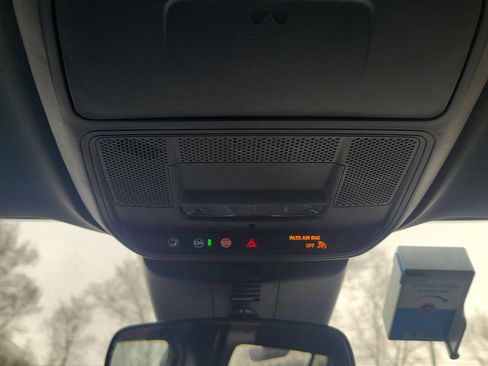 Used 2024 Chevrolet Traverse LT image 33