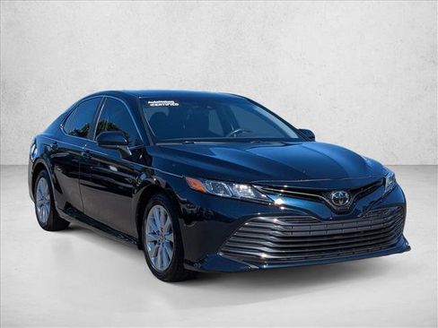 Used 2020 Toyota Camry LE FWD image 3