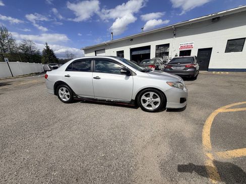 Used 2009 Toyota Corolla XRS image 9