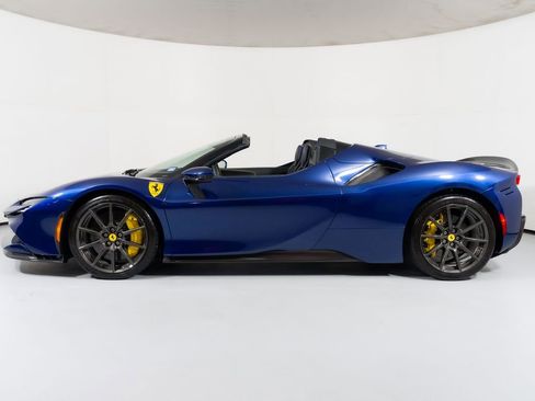 Used 2022 Ferrari SF90 Spider image 3