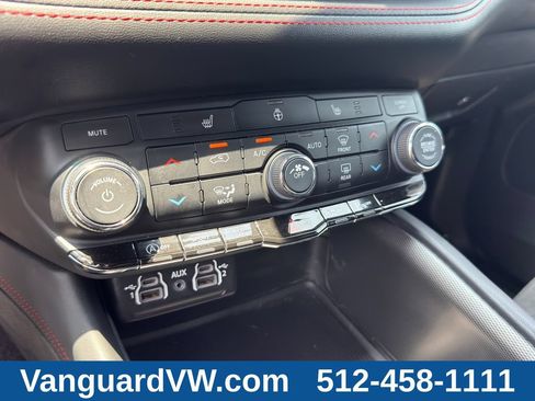 Used 2025 Dodge Durango GT RWD image 18