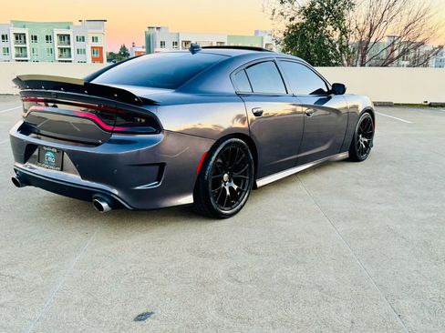 Used 2019 Dodge Charger Scat Pack w/ Daytona Edition image 9