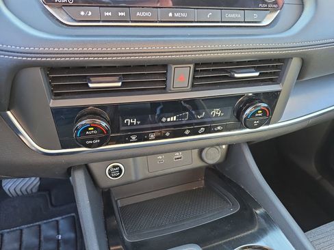 Used 2023 Nissan Rogue SV image 28