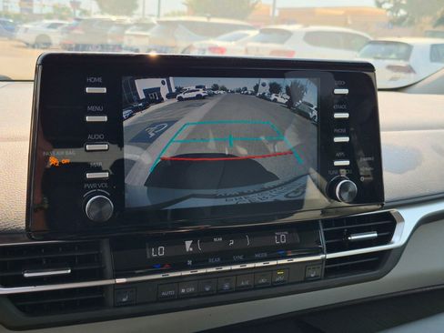 Used 2023 Toyota Sienna XLE FWD image 27