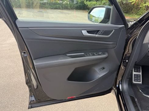 New 2026 Volkswagen Atlas Cross Sport SEL R-Line image 16