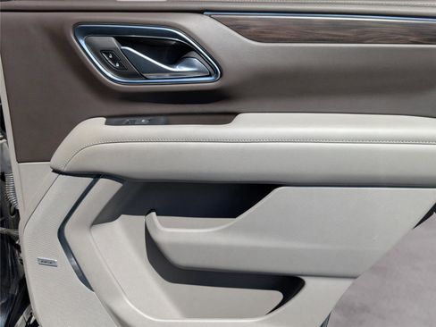 Used 2021 Chevrolet Tahoe Z71 w/ Rear Media and Nav Package image 38