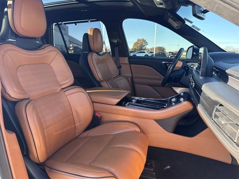 Used 2020 Lincoln Aviator Black Label w/ Class IV Trailer Tow Package image 27