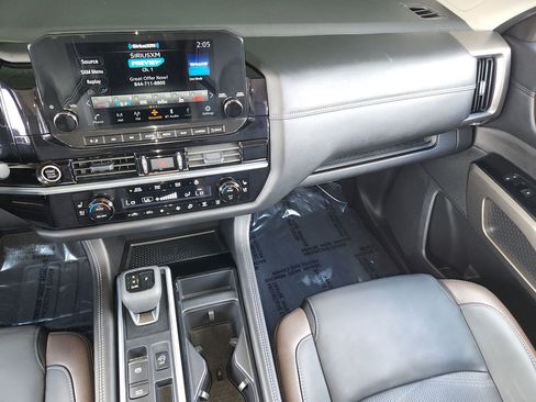 Certified 2024 Nissan Pathfinder Platinum w/ Cargo Package FWD image 18