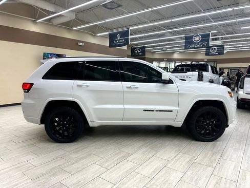 Used 2019 Jeep Grand Cherokee Altitude image 6