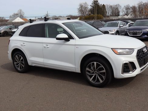 Used 2023 Audi Q5 2.0T Premium w/ Convenience Package image 3