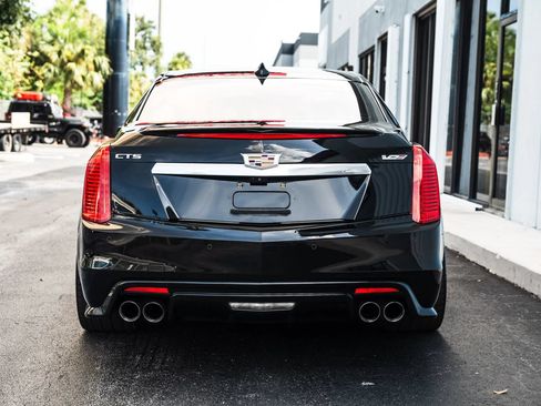 Used 2018 Cadillac CTS V w/ Luxury Package RWD image 8