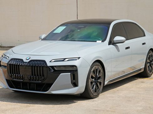 Used 2023 BMW 740i w/ Parking Assistance Package RWD image 58
