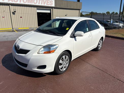 Used 2010 Toyota Yaris Sedan image 2