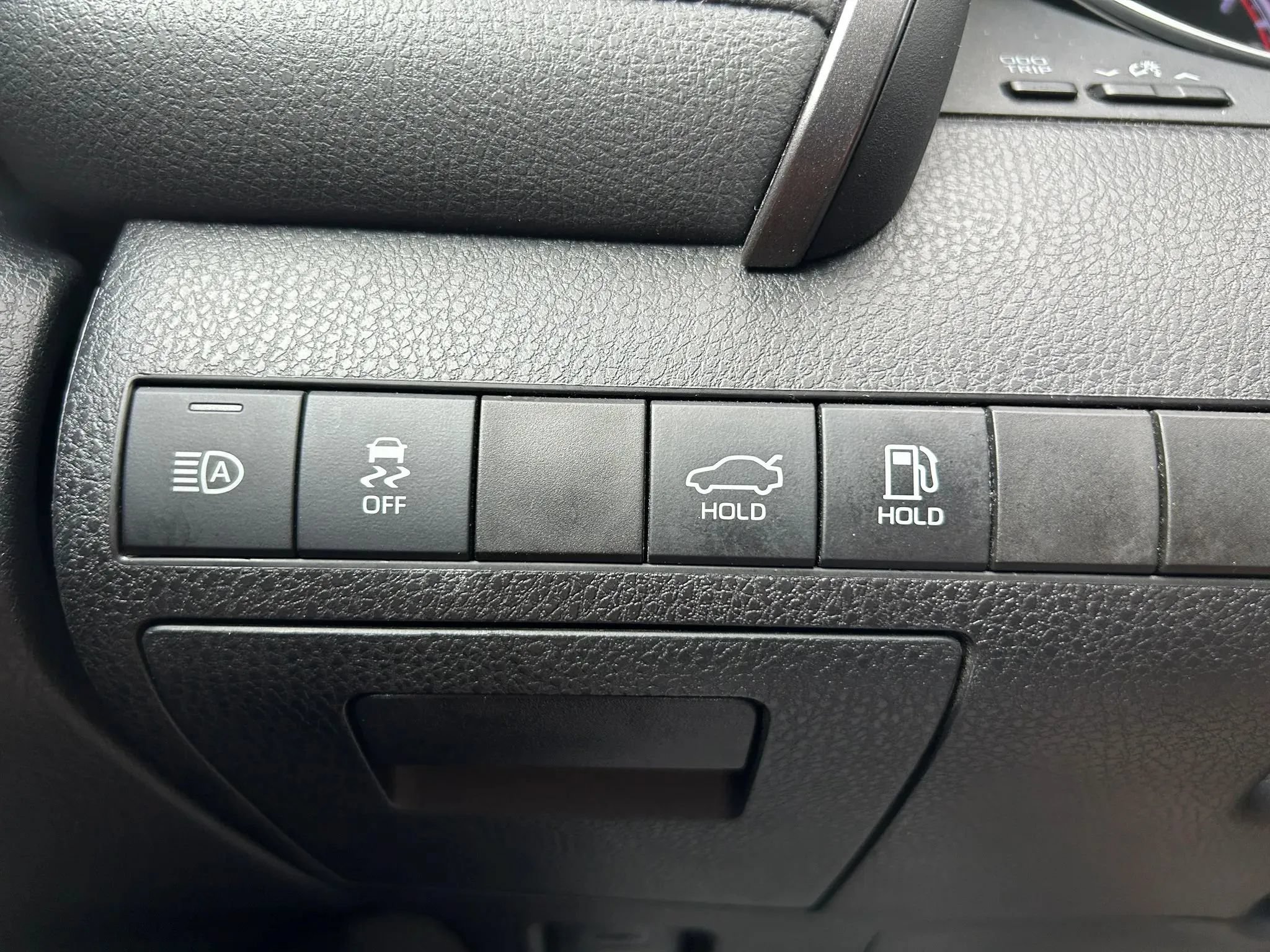 Used 2020 Toyota Camry SE w/ Convenience Package FWD image 19