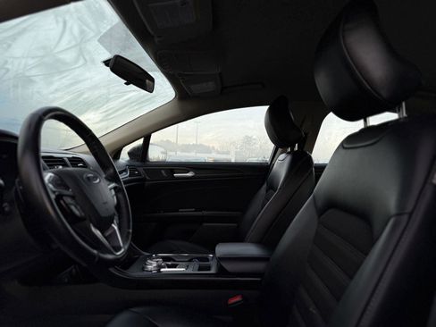 Used 2018 Ford Fusion SE w/ Equipment Group 201A image 3