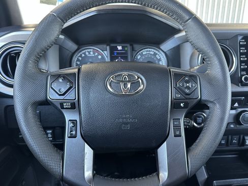 Certified 2022 Toyota Tacoma TRD Off-Road w/ TRD Premium Off Road Package AWD/4WD image 22