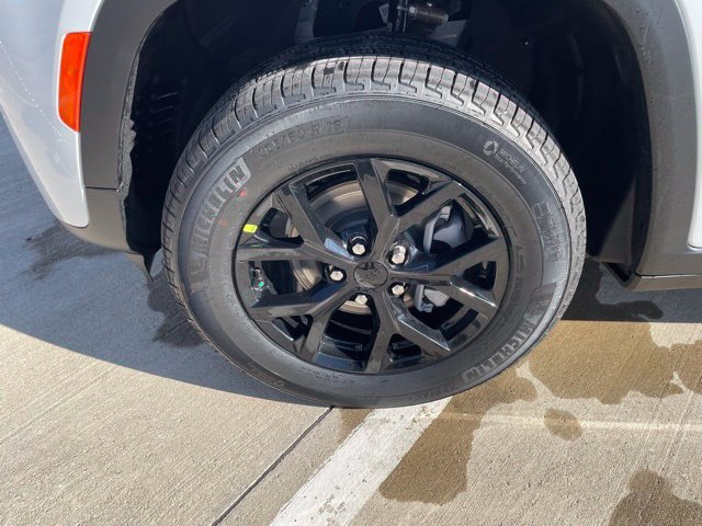 New 2026 Jeep Grand Cherokee Altitude AWD/4WD image 10
