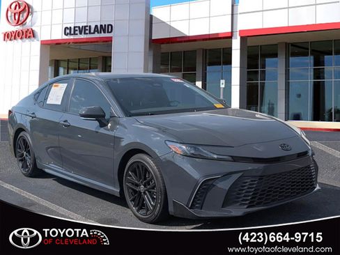 Used 2025 Toyota Camry SE w/ Convenience Package FWD image 1