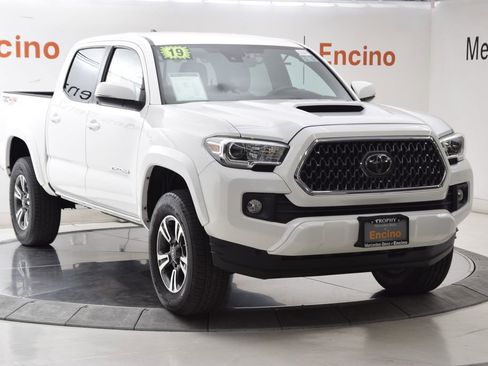 Used 2019 Toyota Tacoma TRD Sport w/ Technology Package AWD/4WD image 10