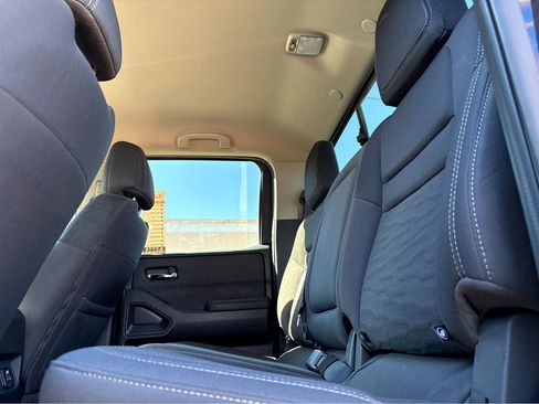 Used 2023 Nissan Frontier SV w/ SV Convenience Package image 18