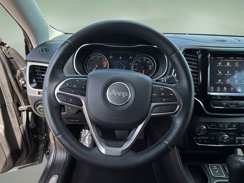 Used 2019 Jeep Cherokee Limited image 11