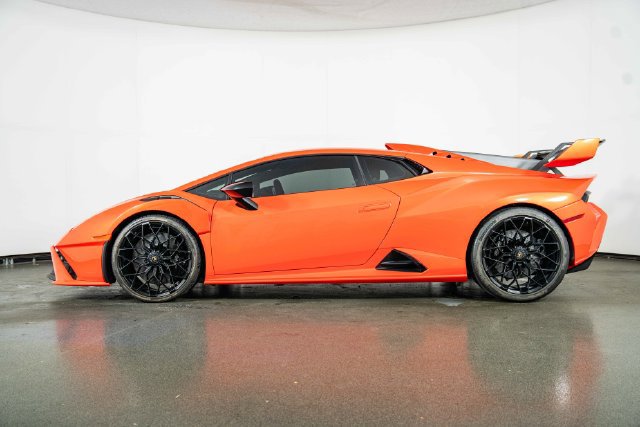 Used 2022 Lamborghini Huracan STO RWD image 5