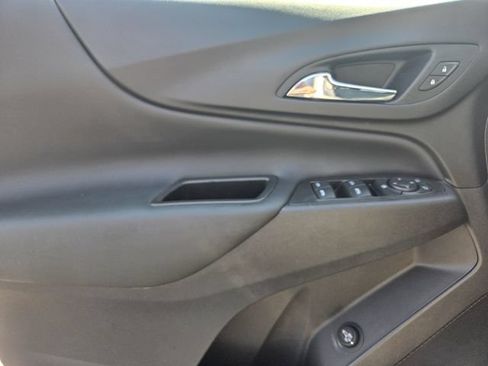 Used 2021 Chevrolet Equinox LT FWD image 19