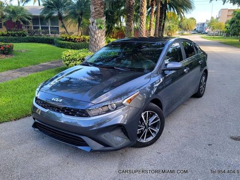 Used 2024 Kia Forte LXS image 3