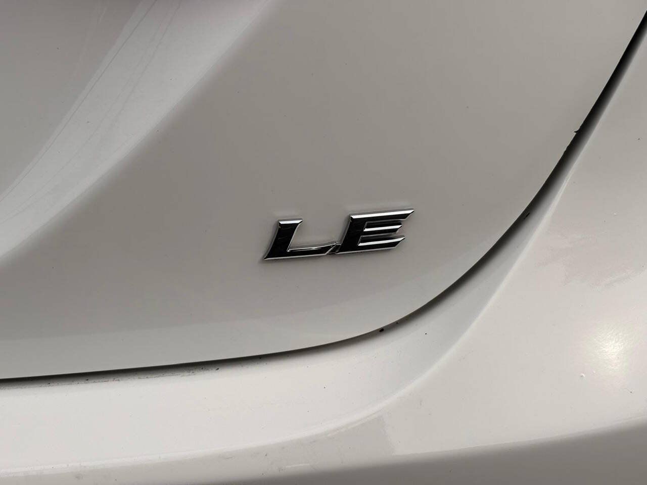 Used 2018 Toyota Camry LE FWD image 26