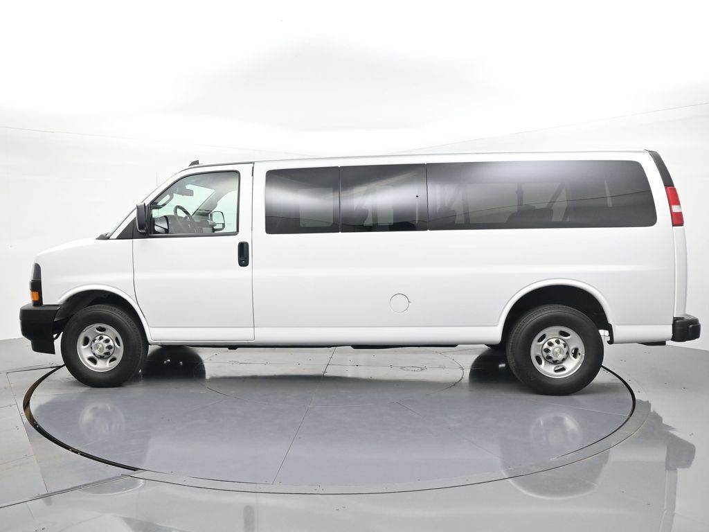 Used 2024 Chevrolet Express 3500 LS RWD image 5