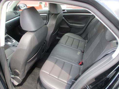 Used 2009 Volkswagen Jetta SE image 10
