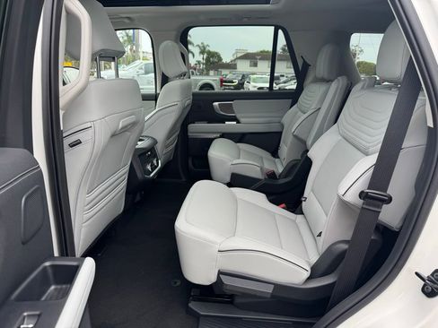 Used 2025 Ford Expedition Platinum w/ Platinum Ultimate Package AWD/4WD image 17