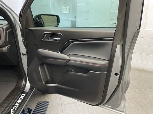 Used 2023 Chevrolet Colorado Z71 w/ Z71 Convenience Package 2 AWD/4WD image 28