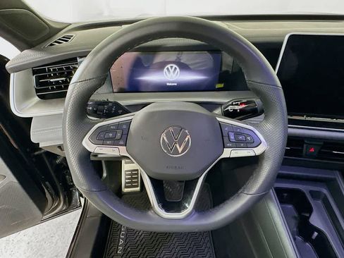Used 2025 Volkswagen Tiguan SE R-Line AWD/4WD image 16