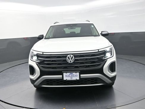 New 2026 Volkswagen Atlas Peak Edition AWD/4WD image 2