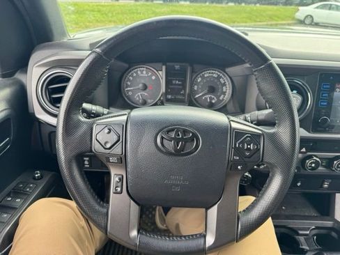Used 2016 Toyota Tacoma TRD Off-Road w/ Towing Package AWD/4WD image 12