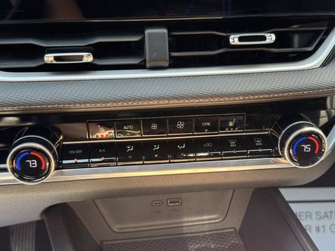 Used 2025 Chevrolet Equinox LT w/ Convenience Package II image 20