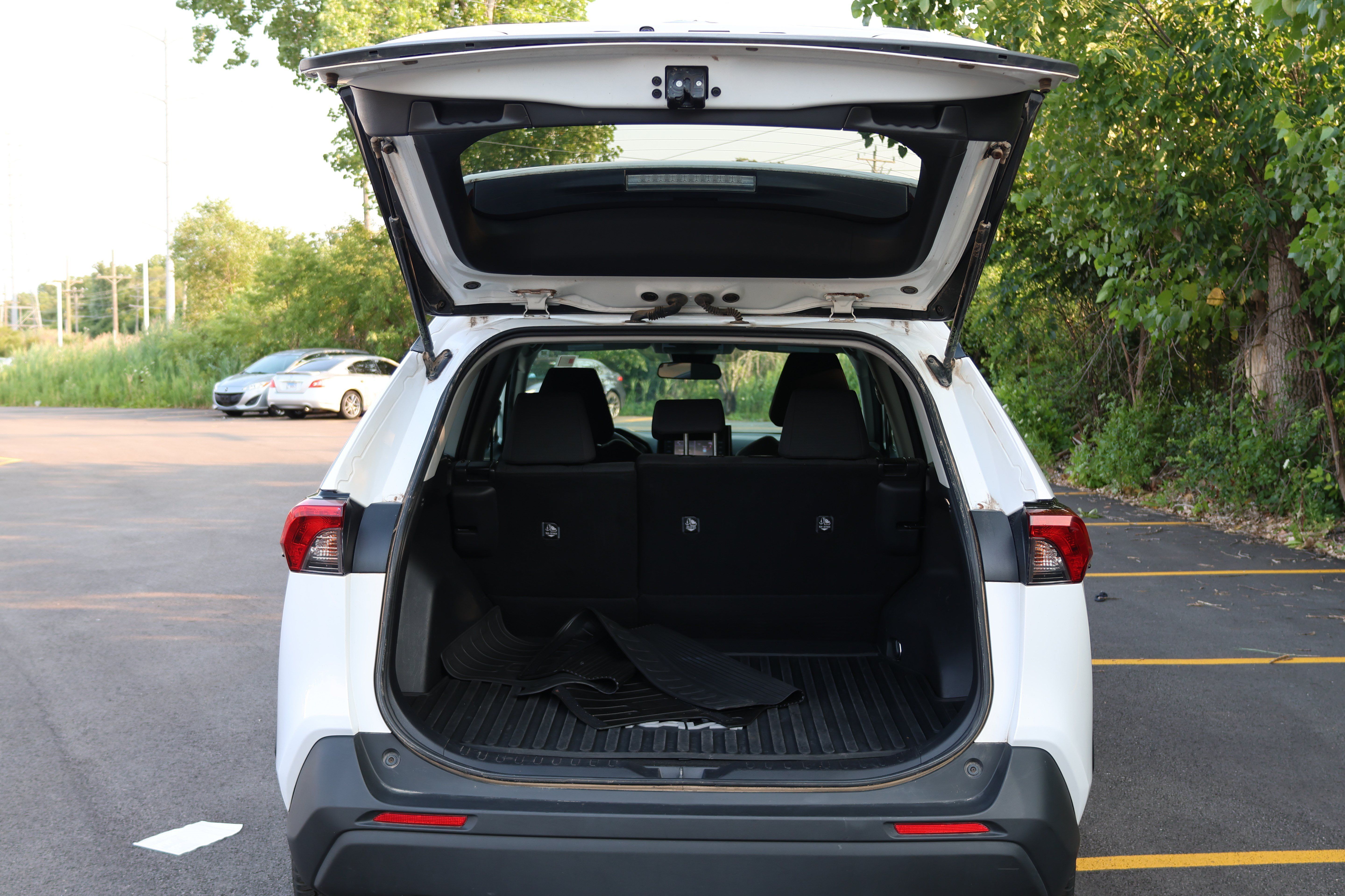 Used 2022 Toyota RAV4 LE AWD/4WD image 5