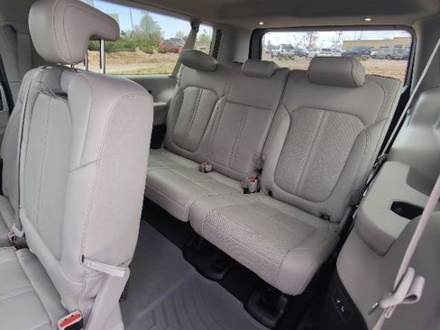 Used 2023 Jeep Wagoneer L Series III w/ Premium Group I AWD/4WD image 28