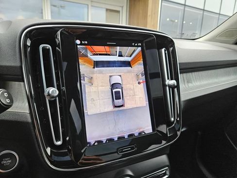 Certified 2024 Volvo XC40 B5 Plus w/ Protection Package Premier AWD/4WD image 27