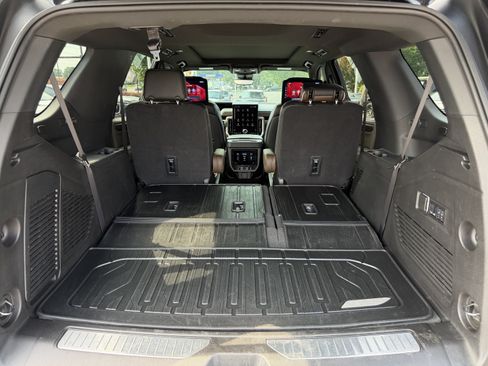 Used 2025 GMC Yukon Denali Ultimate AWD/4WD image 37