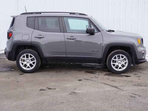 Used 2022 Jeep Renegade Latitude AWD/4WD image 2