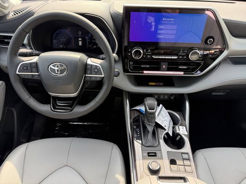 New 2026 Toyota Highlander Platinum AWD/4WD image 10