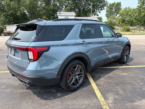 Used 2025 Ford Explorer ST AWD/4WD image 3
