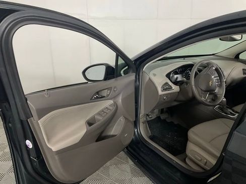 Used 2017 Chevrolet Cruze Premier image 26