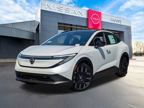 New 2026 Nissan Leaf Platinum+ image 1